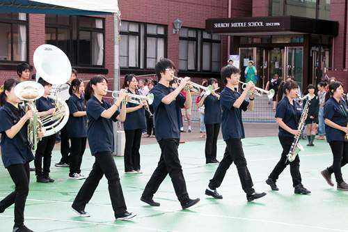 吹奏楽部によるマーチング