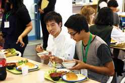 レオホール内食堂での食事会