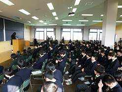 建学の精神発表会の様子