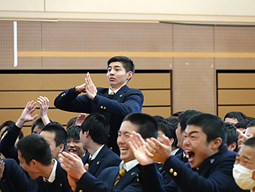 仙台 育英 尾形 パンサー尾形貴弘 故郷・仙台でのイベントに呼ばれ「ドッキリじゃないですよね？サンキュ～！」/芸能/デイリースポーツ