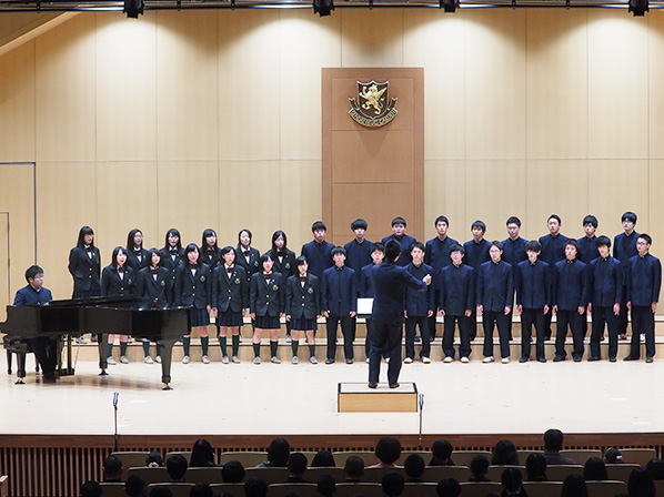 各学年が協力しあい、 想いをこめた日々を 音楽にのせてお届けします